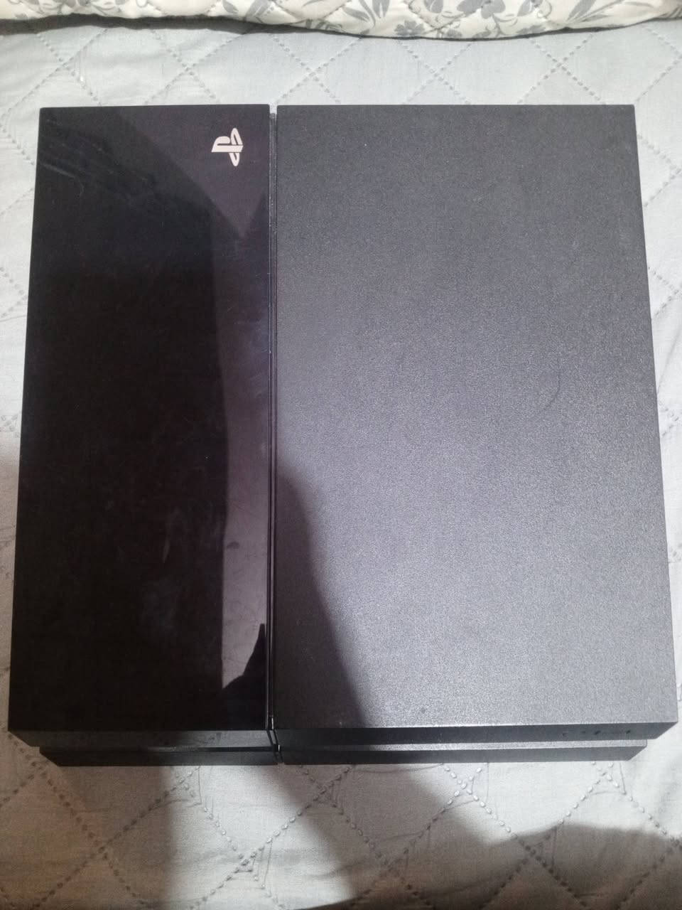 بلي ستيشن 4 فات مهكر نظام 11 بالة ياباني
نظافة الجهاز كما موضح امامكم بالصورة لوك ستيكر على الفحص
الجهاز يجي وياه جويستك واحد اصلي صيني 
ذاكرة 512 يجي وياه 3 العاب قوية وهي : 
Rdr2 
Gta 5
Pes21
المكان النجف
السعر 210 الف دينار عراقي قفل 🔒


**إذا كنت صاحب هذا الإعلان وتريد حذفه لأي سبب، رجاءا أرسل رسالة إلى الدعم الفني**