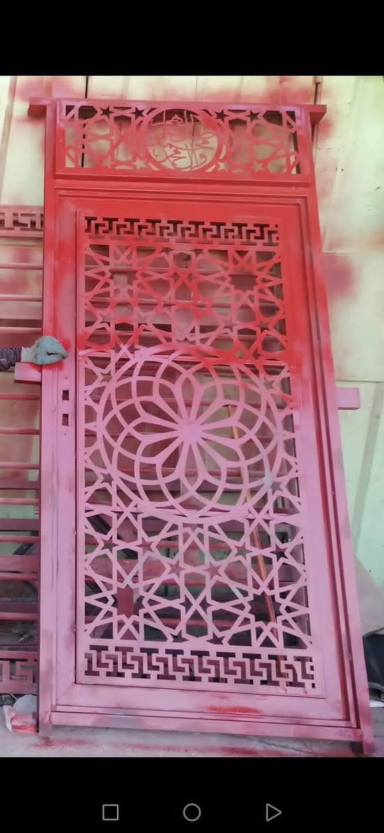 حداد متنقل لكافة أنواع اعمال الحديد ابواب/ شبابيك / محجرات / قمريات / عمل المسقف / وكل ما يخص اعمال الحدادة 
رقم الهاتف : ***********./ ***********
