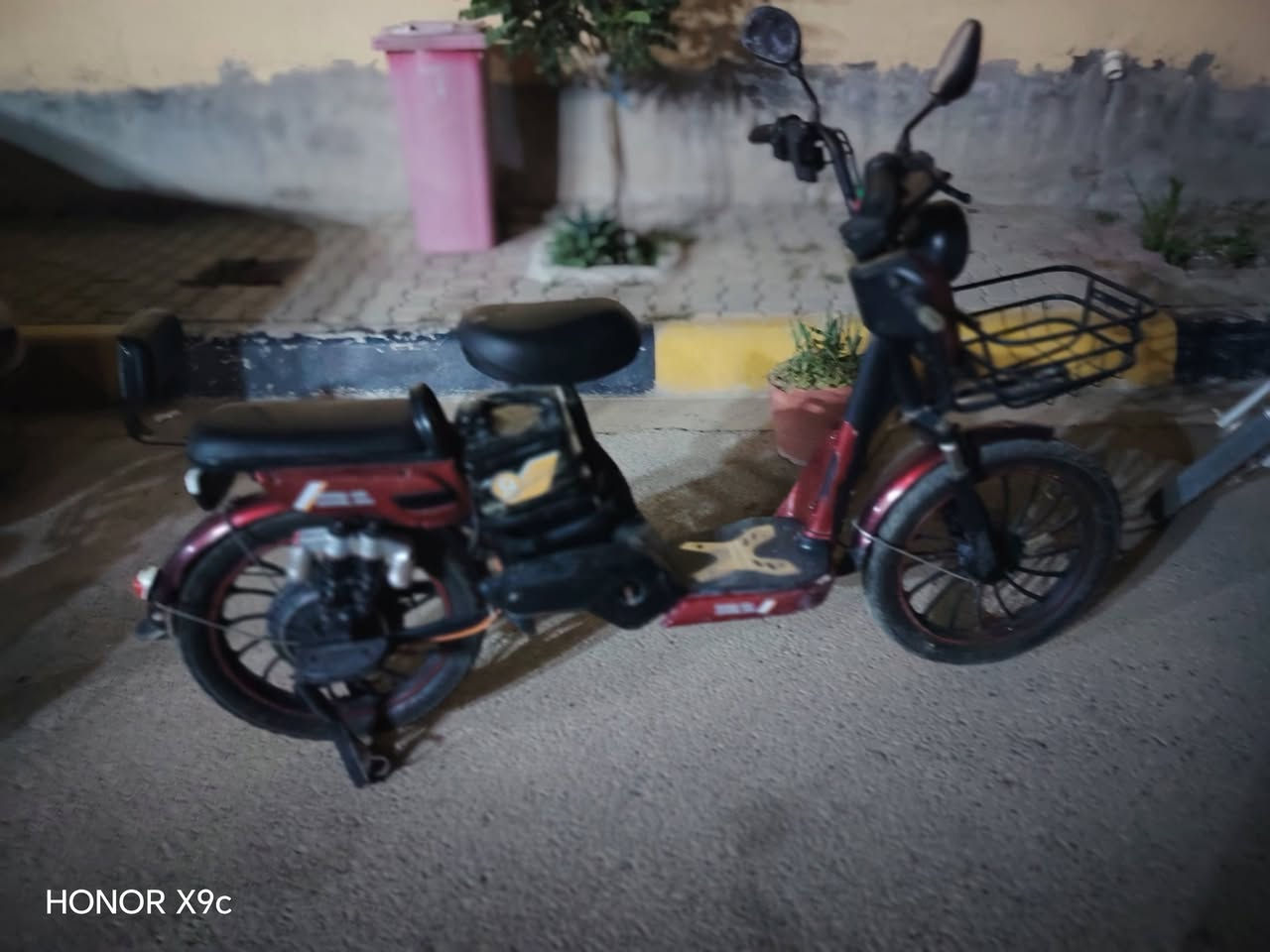 سلام عليكم بايسكل شحن R9 للبيع جاهز من كلشي  مابي ننقص بطاريات جديدات سعر 250الف وبي مجال


**إذا كنت صاحب هذا الإعلان وتريد حذفه لأي سبب، رجاءا أرسل رسالة إلى الدعم الفني**