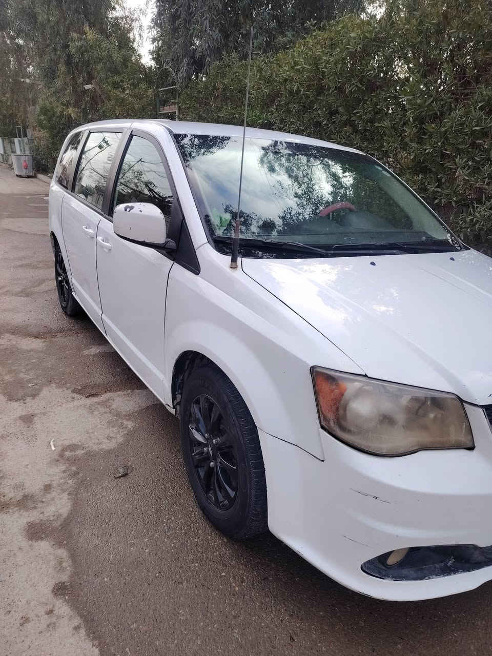 دوج كرفان
موديل ٢٠١٨
لون ابيض
رقم أربيل جديد دولي
بيبان جنطه ميكانيك مو كهرباء 
داخل السياره ملكي 
شاشه كبيره
جام كلهم كهرباء
سنويه خلصانه تقريباََ صار سنه 
تحكم استيرن 
تبريد ٣ قطع 
محرك  VVT  
6 سلندر
السعر ١٦٥$
موبايل ***********
