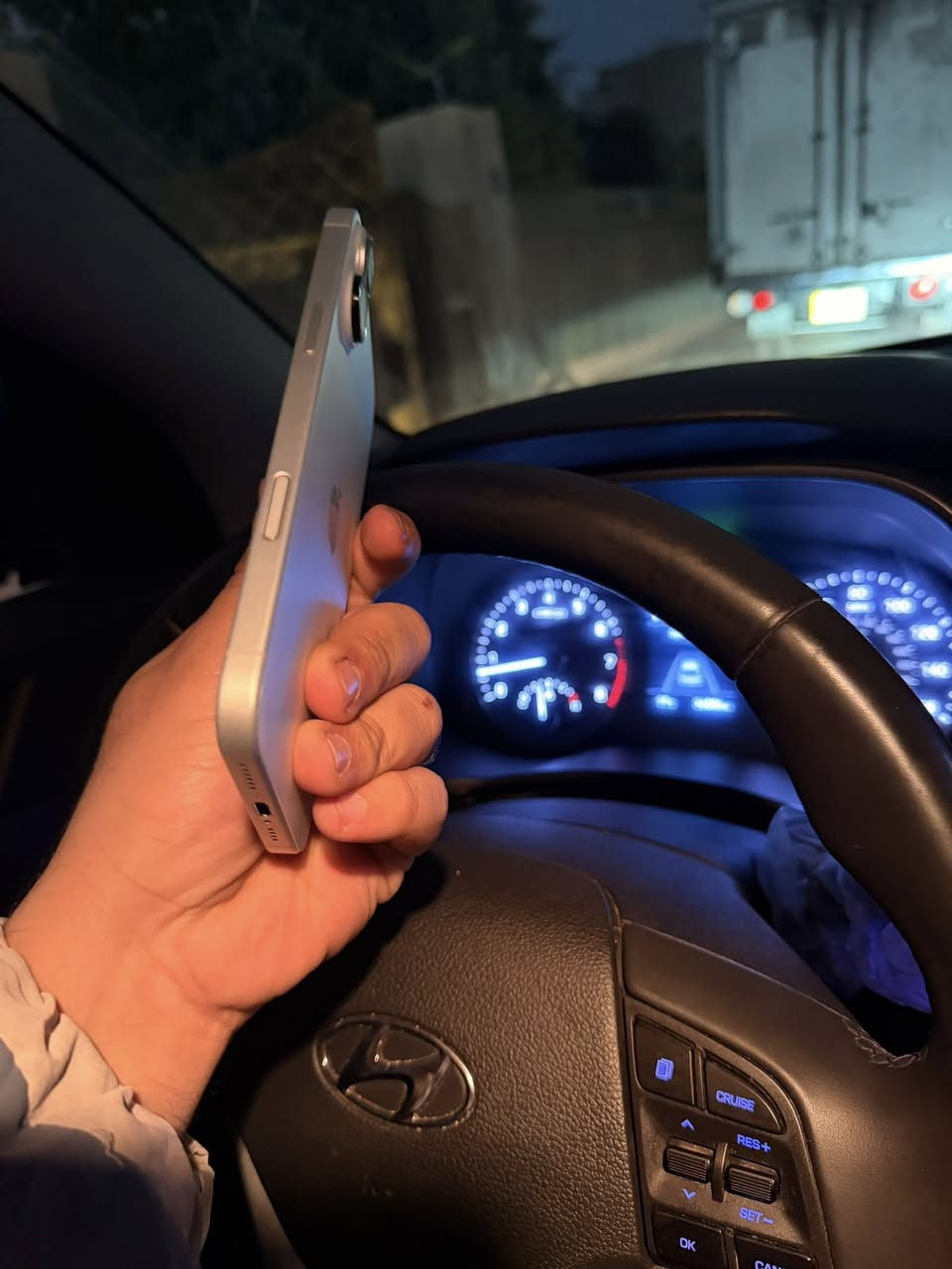 16 بلص لون ابيض دبل سيمكارت ذاكره 128 بطاريه 100 مشحون 87 مرا الجهاز مكفول من كلشي بعده بلضمان السعر 810 الرقم *********** مشتل
