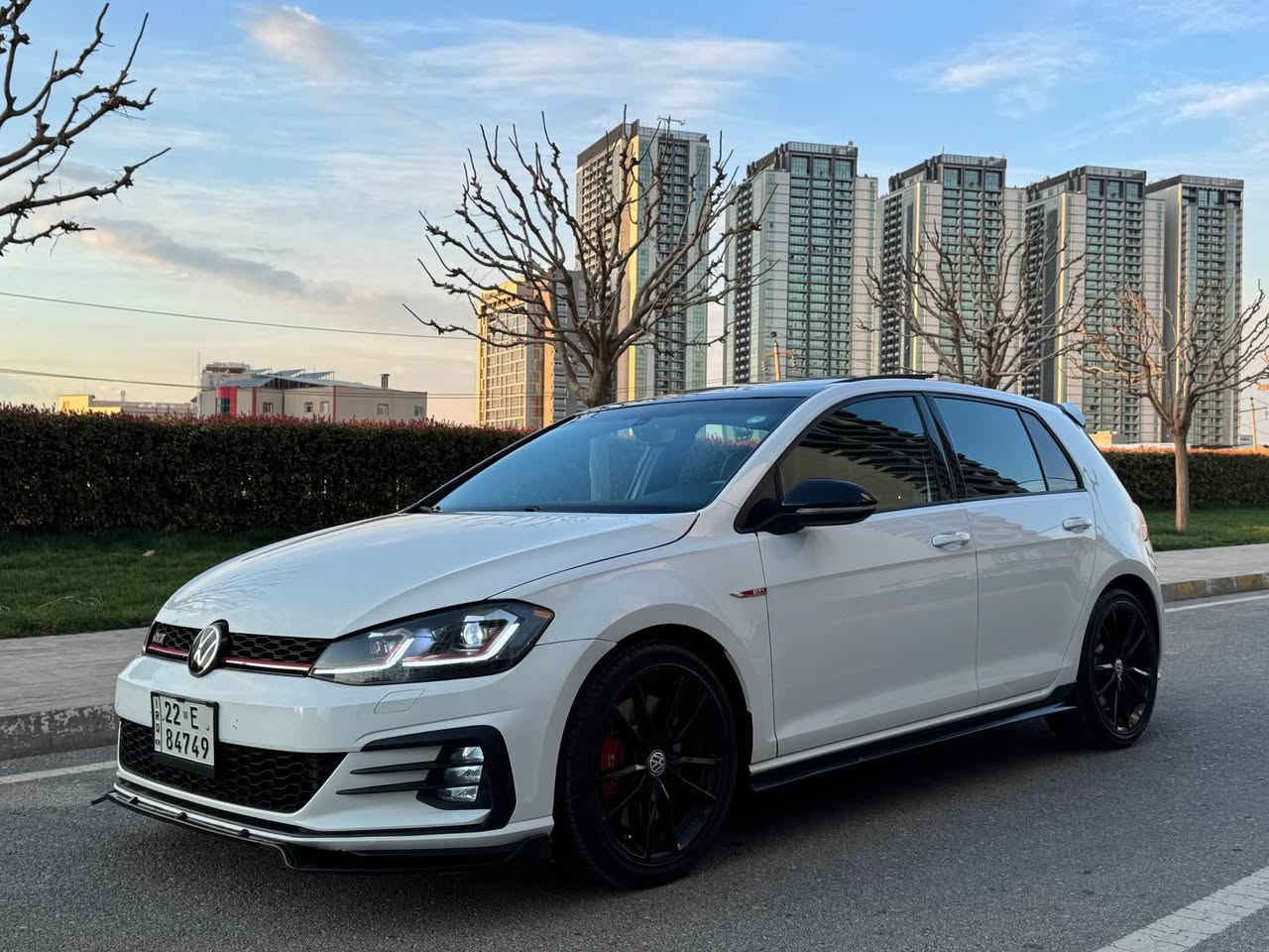 Golf GTI 2021
Full mwasafat 
3 parchaw niw sbuxa be zhure
Ger u machinay ba shart 
158 waraqa 
0750 882 6960 أربيل, العراق
