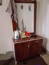 ميز تواليت • للبيع