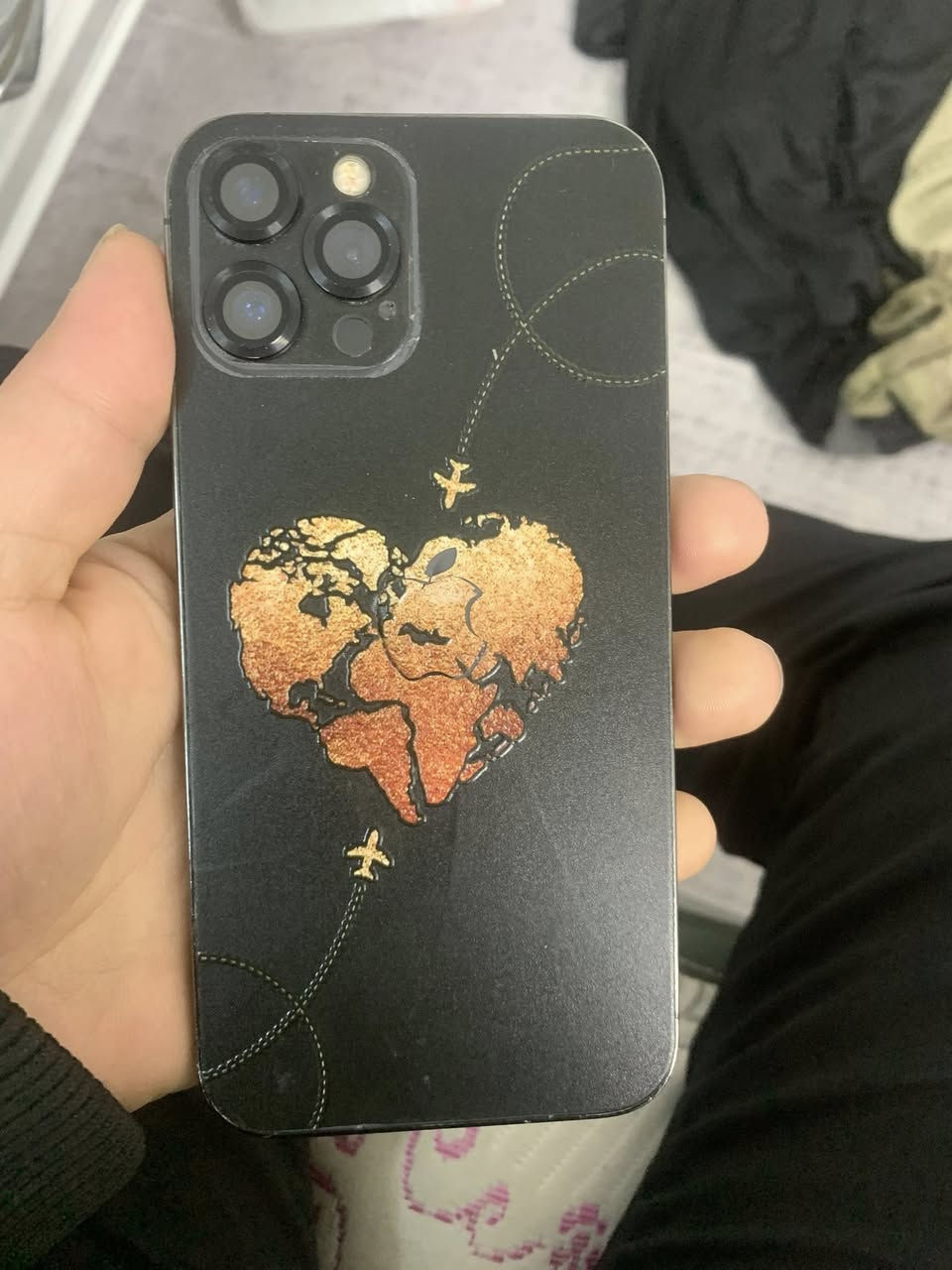 خوار بەلاش
ئایفۆن ١٢ پرۆماکس
١٢٨ گیگا
١سیم 
شاشەوپاتری گۆراوە
شتی باشی لەسەرە
قفلی ٢٥٠هەزار خوار بازار
***********
