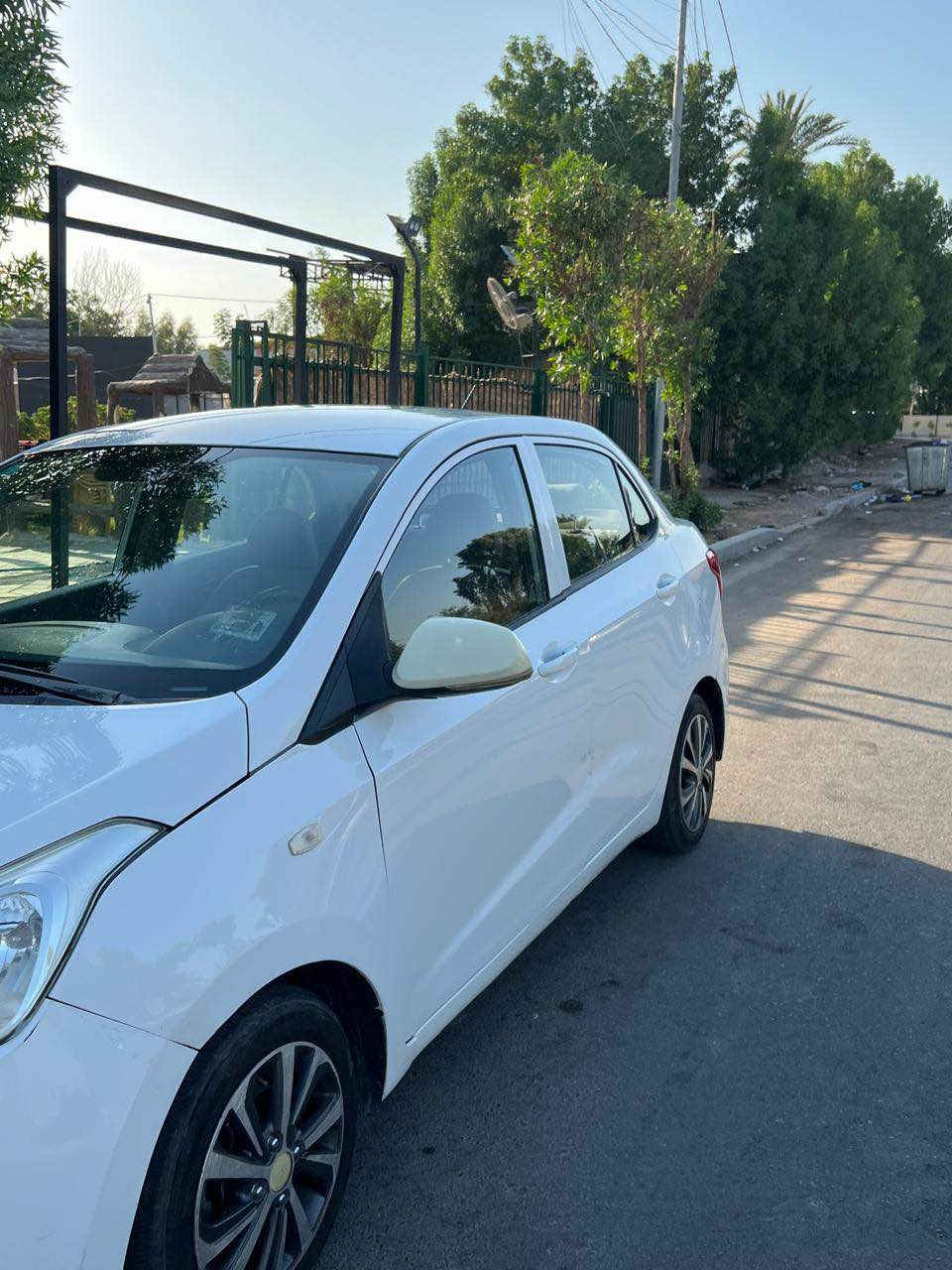 السلام عليكم 
 هونداي i10 كراند صندوك موديل 2016 خليجيه لون ابيض 
بيها فقط الجاملغ الامامي صبغ بدوووون دواخل 

بيع مستعجل ماكو انسب من هيج 

رقم بغداد باسمنا تحويل مباشر 
ماشيه 56 km حقيقي 
يعني ب النسبه للموديل ماشيه شي كلش قليل 

سياره جديده وجاهزه مابيها اي نقص 

السعر :- 84 ورقه وبيها مجال جدا بسييط 

للاستفسار :- مكان السياره بغداد الصليخ *********** بغداد, العراق
