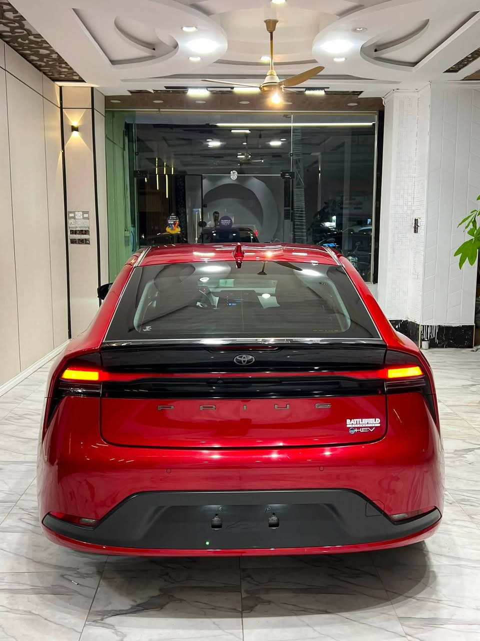 ‏تويوتا بريوس هايبرد موديل 2023
اللون :- احمر او طماطي 
قوه المحرك :- 2.0 Hybrid
بصمه 
بصمه ابواب 
تحكم ستيرن 
رادار امامي 
كامره خلفيه 
هند بريك كهرباء 
اربع انضمه قياده 
‏SPORT.ECO.NORMAL.CUSTOM
تبريد شاشه بيانو 
شاشه دشبول الكتروني  
مانع انزلاق
تحديد مسار
لمس اناره داخليه 
لايت LED 
اوتو هولد 
حساسات ابواب 
بقيت المواصفات معروفه 
السياره حادث فقط الجاملغ الايمن وتكحيل بالباب 
 للاستفسار الاتصال ع الرقم 
***********
السعر (158) ورقه وبيها مجال بسيط
