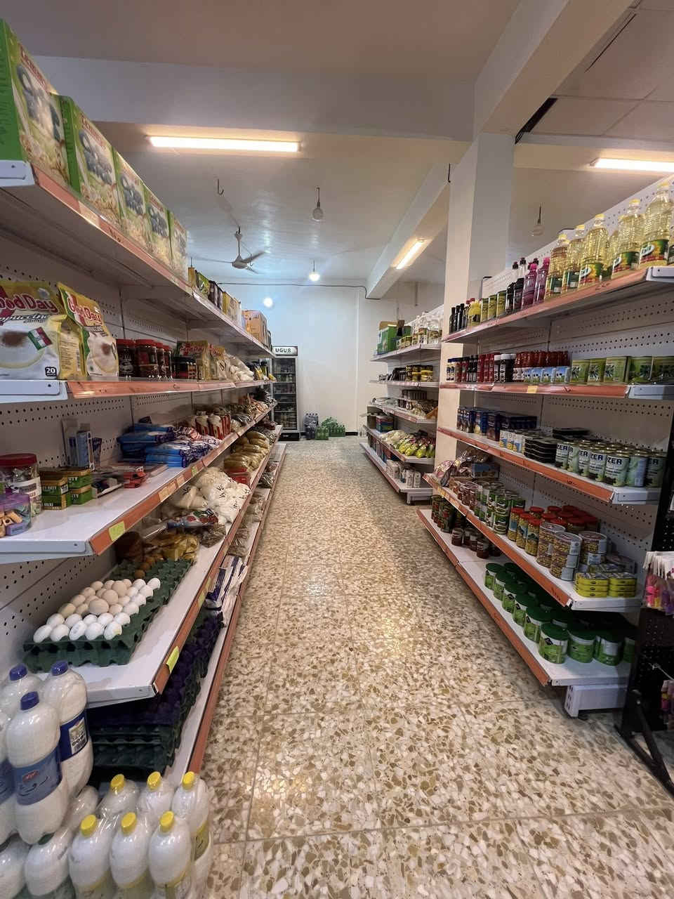 ⚠️اسواق للبيع كربلاء⚠️ شارع ابو طالب-ركن شارع المدارس 

🔴سبب البيع عدم التفرغ واغلب الوقت معزل .
🔴مساحة 100 متر 
🔴مجهز بارقى انواع الرفوف الجدارية والوسطية 
🔴عارضات جدد
🔴بظاعة متكمال 
🔴محل شغال وجاهز على حباية 
🔴لوحة اعلانية 
🔴منظومة كاميرات 
🔴ميز كاشير 

⚠️اذا مو شراي وبس تسولف لاتخابر ولا تراسل 
⚠️ باقي التفاصيل اتصال على الرقم ***********
