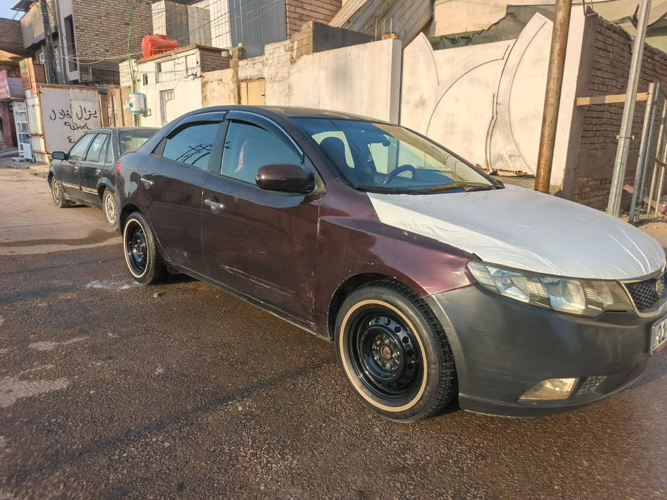 سيراتو 2011
 السعر 80$
بيها مقدم 3 قطع والباقي مكفول
رقم انگليزي دولي 21سليمانيه 
گير ومكينه خير من الله 
تدفئه / تبريد 
تحكمات 
اشاير بالمري 
شاشه توتج
كامره خلفيه + اماميه + تسجيل 
دمام 
تخم تاير جديد
للأستفار/***********
