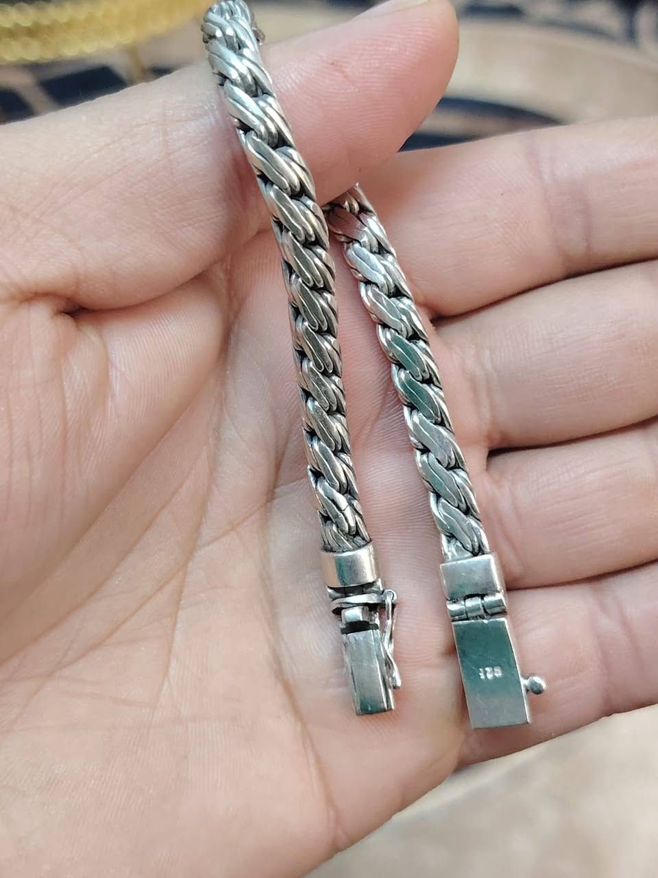 سوارات فضه صلي وزان داخله صورا سعر غرام 4لف نهايته بغداد مدينه توصيل جميع المحفضاته


**إذا كنت صاحب هذا الإعلان وتريد حذفه لأي سبب، رجاءا أرسل رسالة إلى الدعم الفني**