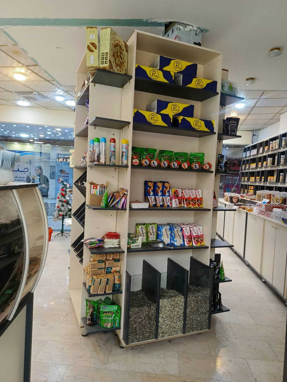 فاترينات للبيع 
عدد 12 مالات اسواق او محل كرزات 
للتواصل ***********
