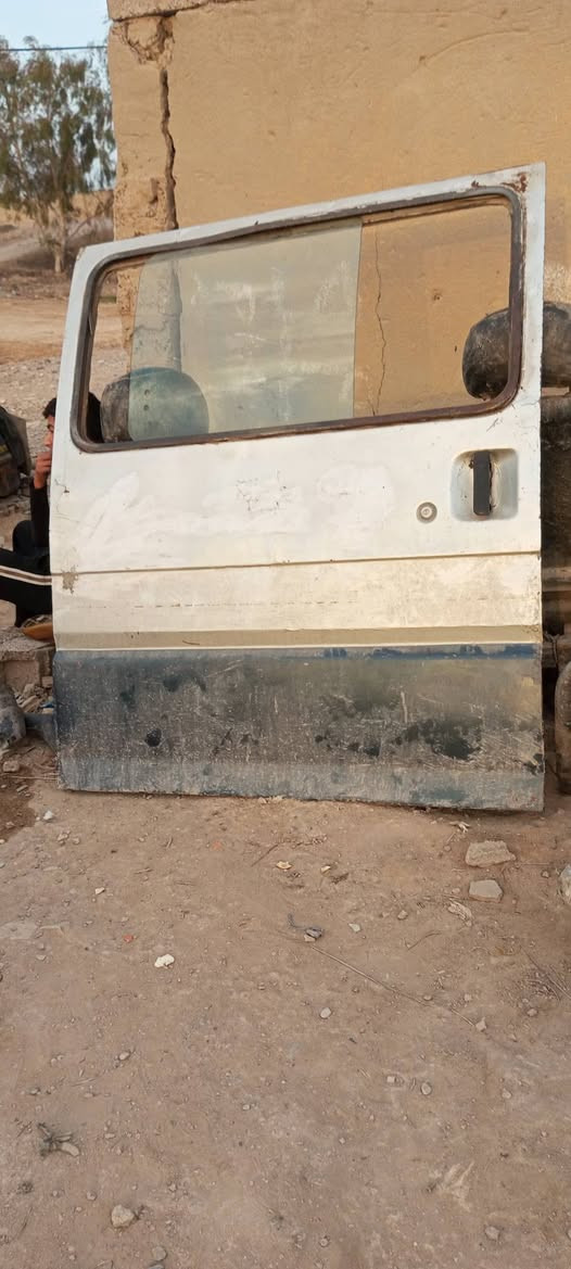 جنطة مع باب سلايت مع حصان مع جام مع كشن سايق وكشن الصدر  العبرية مع طوبات وغراض صدر ***********
