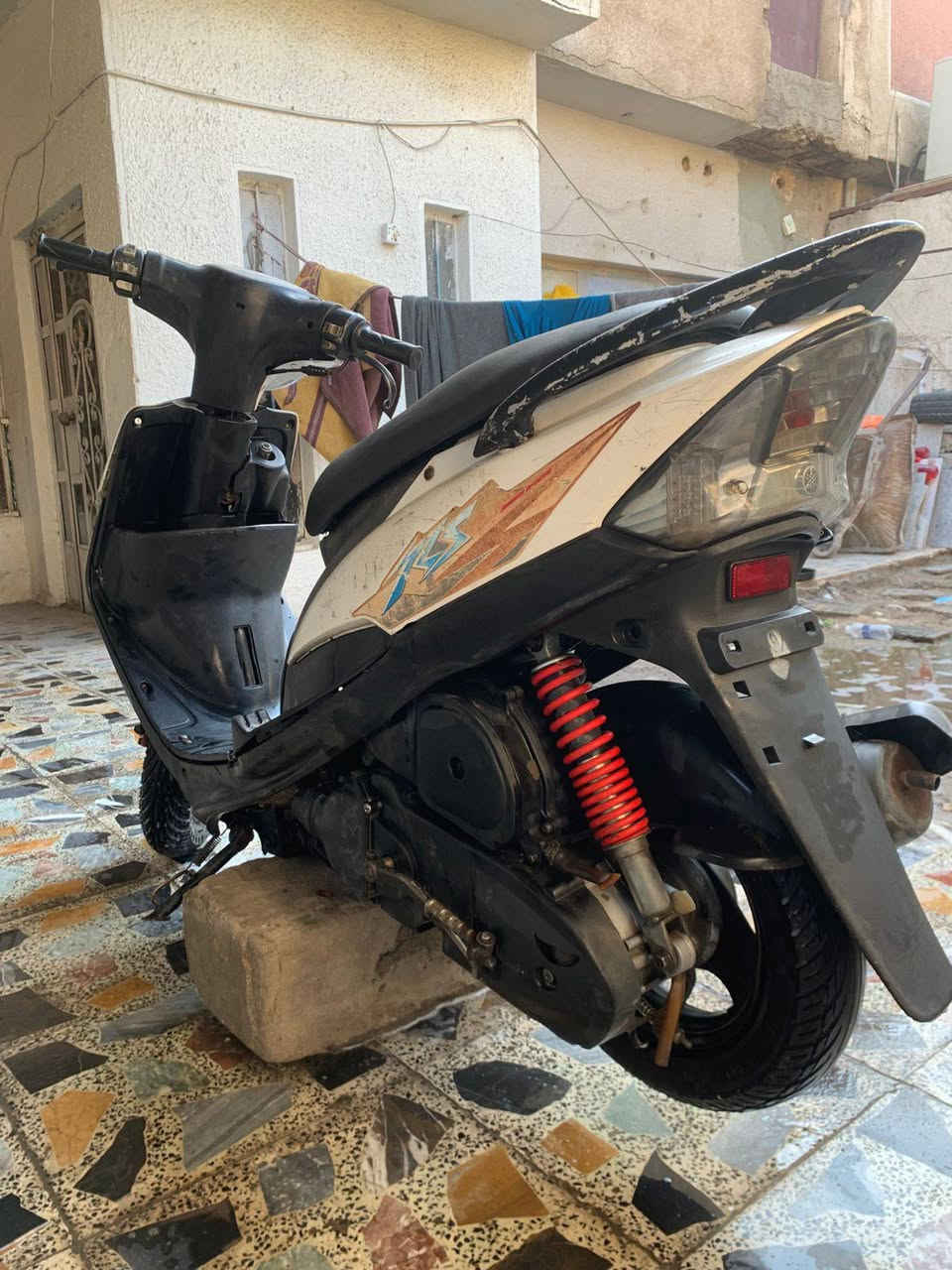 سلام عليكم ماكس عدله بلاديه حلوه ونضيفه بيها شغلات بصيطه حاظنه مال كور ومال باتري وراجز بيها لرقم ***********
