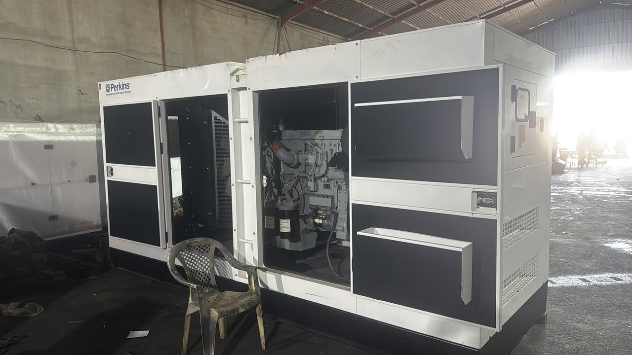 بيركنز ٢٢٠٠ جديد ٤٥٠ كيفي اخو الصفر كاتم بدون صوت ضمان بيها ٦ شهر على حمل والبخار وبشرط مامفتوح واخو الصفر *********** واتساب
