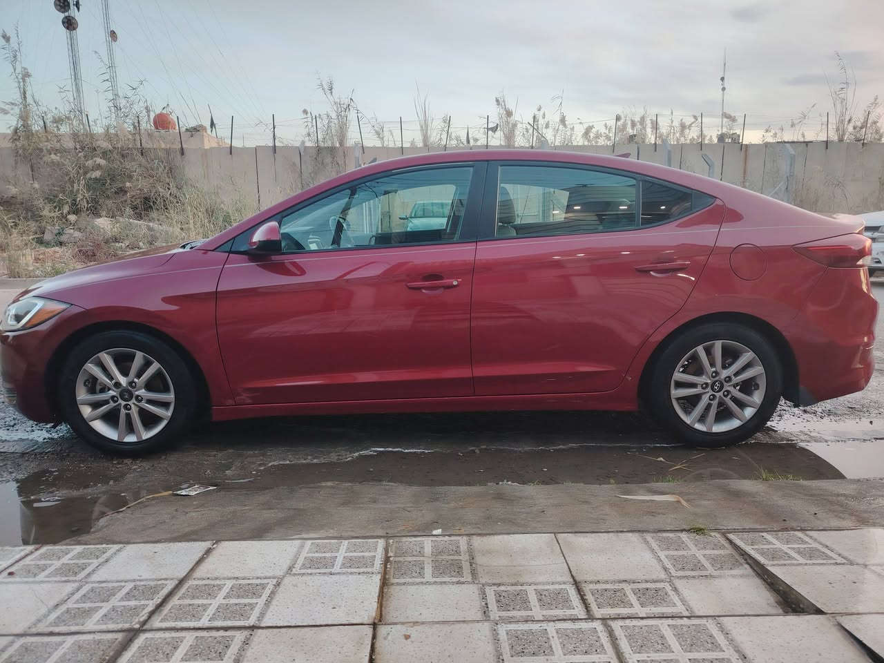 النترا 2018 وارد امريكي 
الحالة:حادث دعامية فقط، بدون أيرباك.
المواصفات:نص فل، ثلاث وضعيات قيادة.
الترقيم:رقم سليمانية، السنوية باسمي.
السعر:140
مكان السياره حي الاساتذه
للاستفسار الاتصال على الرقم *********** واتساب متوفر ***********
