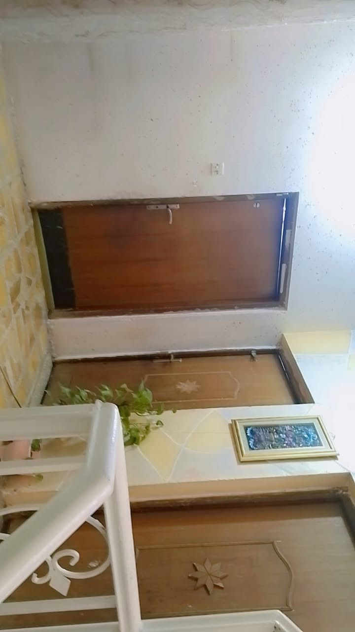 مكلف بالنشر اي معلومة الاتصال بصاحب الرقم

السلام عليكم
بيت طابو صرف للبيع
المساحة ١٠٠ م مربع
يحتوي على غرف نوم عدد ٤
صحيات عدد ٢
الموقع الامين الثانية قرب اسواق كرار الوائلي
للاستفسار الاتصال ***********
