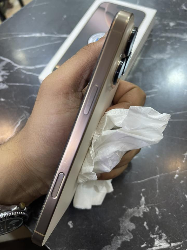 سلام عليكم  آيفون ١٦ برو ماكس. شرق اوسط  ذاكره ٢٥٦ بطاريه. ٩٣  الجهاز وتر افحص وين ميعجبك مكان بغداد. البلديات الجهاز حته كارتونته موجوده والجهاز جديد. ظامه بل. باكيت حته. ما مستخدمه ظامه مشحون شي قليل  ***********
