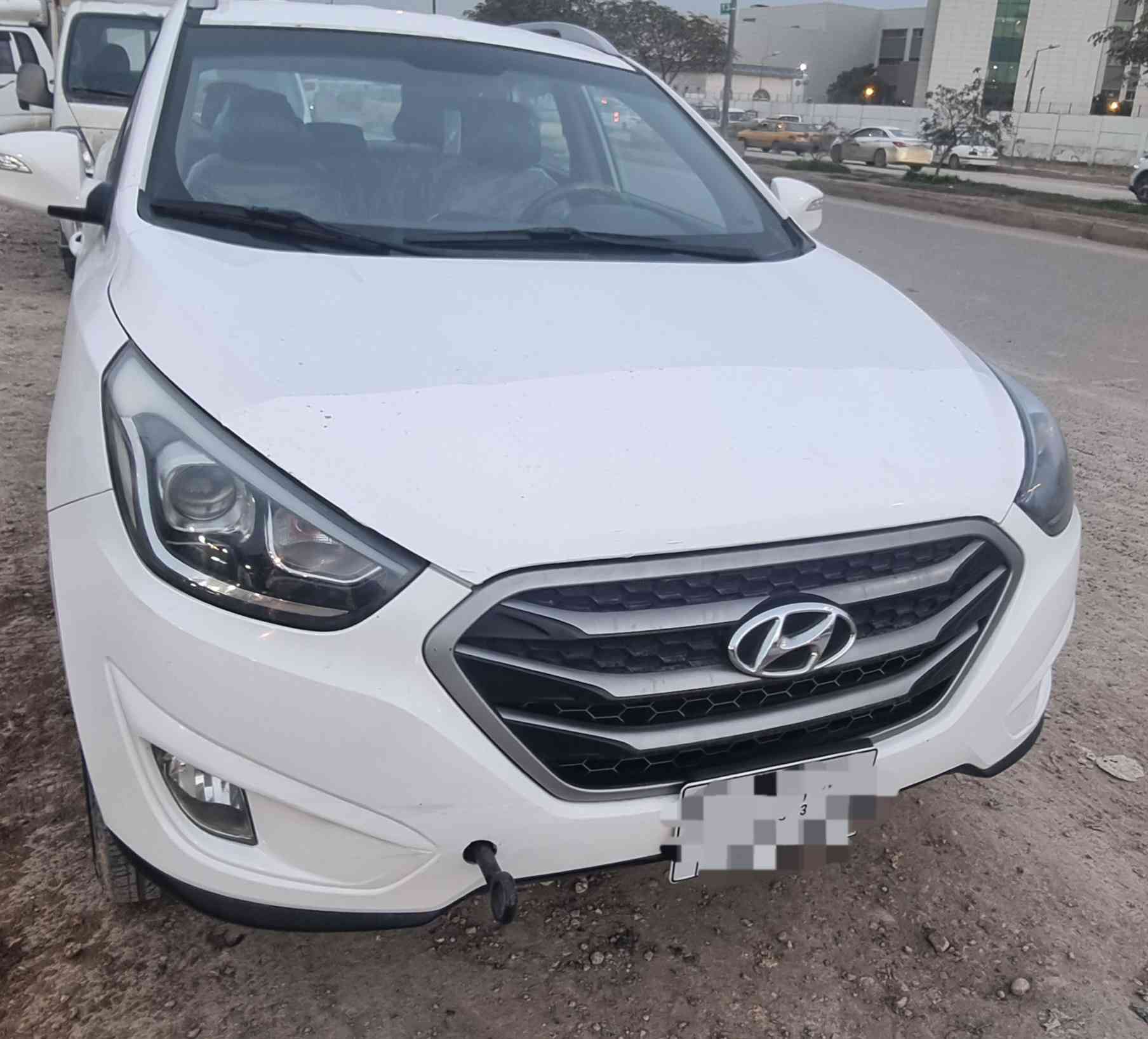 السلام عليكم  
 توسان موديل 2015
رقم بابل 
ماشية 151
" اشاير بالمري  
" بلوتوث+ AUX 
"كامره 
" تحكم ستيرن 
" تبريد قطعتين
مكفولة من الضربة والصبغ والبارد 
المكان بابل 
 ***********
