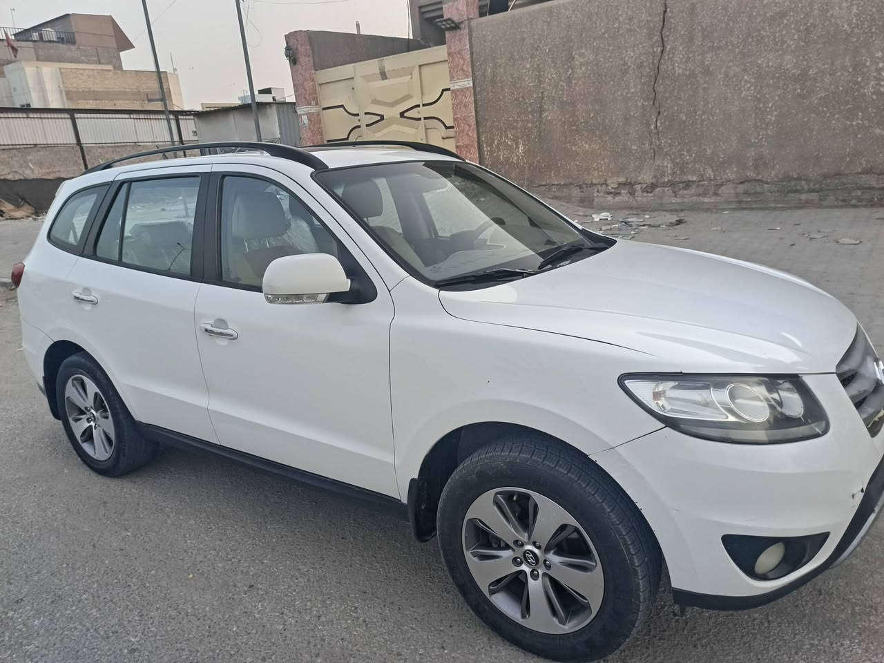 السلام عليكم هيونداي سنتافي
2012  لون أبيض ٤ سلندر رقم أربيل دولي
و
 ٢٠١١ لون أبيض ٦ سلندر رقم أربيل قديم
السيارتين كفاله عامة من كل النواحي  
مواصفات السيارتين معروفة 
مري شفط 
جام كهرباء 
إشاير مري 
تبريد 3 قطع 
7 راكب 
شاشة أندرويد
كامرة 
تحكمات ستيرن جهتين
تحكم المري كهرباء 
منضومه زنون 
باقي المواصفات معروفه ✅✅ 
شرط ترايها مال زيرو 
بانزين كله محسن ودهن كله أصلي نضيفات جدا جدا 
السعر ١٧٠$ وبيهن مجال للشراي مكاني النجف الكوفة  
للإستفسار الإتصال على الرقم  ***********
