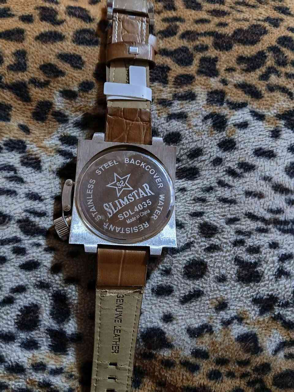 ساعه بهذا الشكل باله امزون سعره ٢٥ مع توصيل متواجد على خاص


**إذا كنت صاحب هذا الإعلان وتريد حذفه لأي سبب، رجاءا أرسل رسالة إلى الدعم الفني**