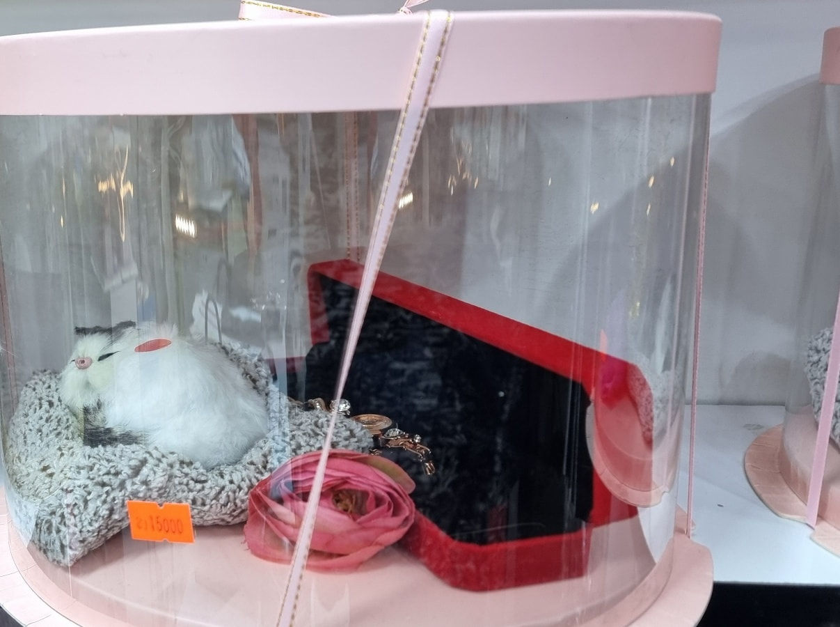 بمناسبة قدوم رأس السنة توفرت عدنا هدايا منوعة كما موضح بالصور ولمشاهدة باقي الهدايا متابعة ستوريات الصفحة  

🔴يتوفر لدينا توصيل لجميع مناطق بغداد وجميع محافظات العراق

🟡للتواصل على رقم الواتساب  *********** 
او معرف التلكرام soma19962 

⚫️موقعنا محافظة بغداد منطقة كميرة قرب جزيرة بغداد السياحية مجاور مطعم ناي ومنفذ الشوشي
