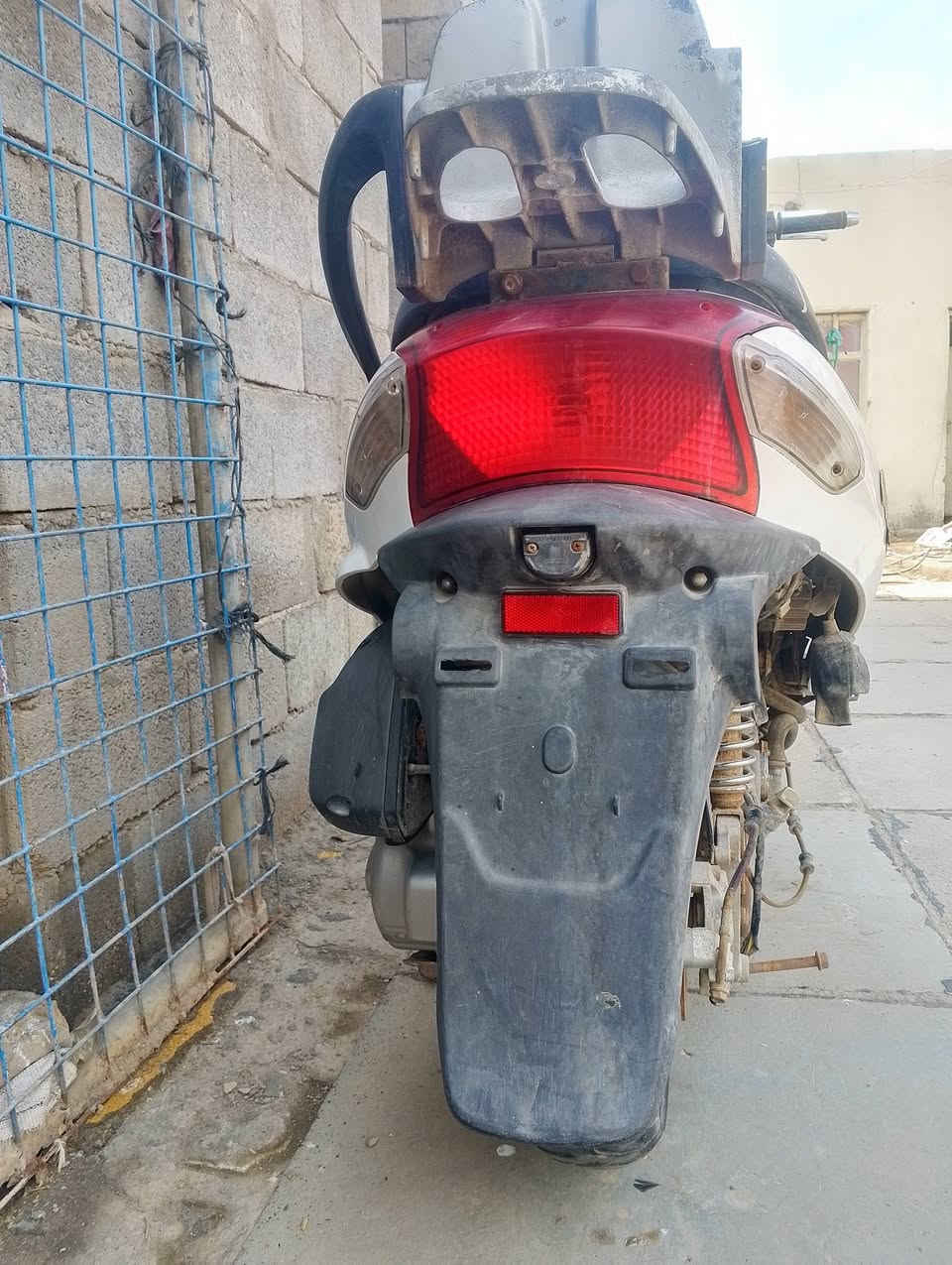 دراجه للبيع كوم حديد السعر 100 وبيها مجال. هذا رقمي. ***********
