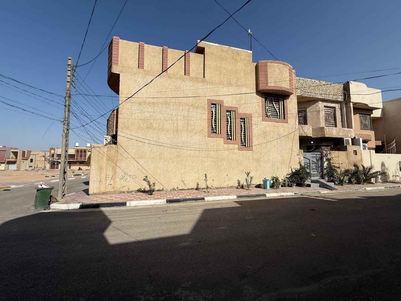✨🏠 إعلان رقم (825)

تُعلن الظلال العقارية عن توفر دار للبيع بمواصفات مميزة في 📍 كربلاء – حي التحدي

🔹 المساحة: 100 متر مربع
🔹 الموقع: ركن مطل على ساحة
🔹 الواجهة: 7.5 متر
🔹 عدد الطوابق: طابقين
🔹 سنة البناء: 2016
🔹 الدار نظيف جداً وجاهز للسكن

فرصة ممتازة لمن يبحث عن موقع هادئ ومميز مع إطلالة مفتوحة ✨

📞 للاستفسار والاتصال:
***********
***********
***********

📍 أو زيارة موقعنا: كربلاء – حي الحسين – شارع المصلحة

الظلال العقارية
ثقة • مصداقية • اختيار موفق 🤝
