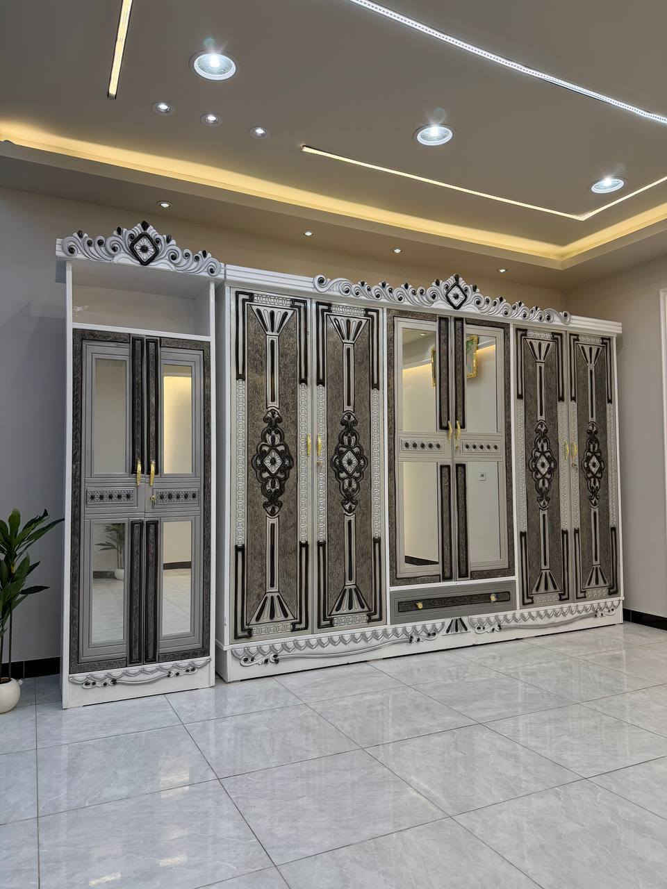 مليون الف  فقط سعر الغرفه
🔥 عروض الأثاث المميزة 🔥
💰 غرفة نوم كاملة بسعر مليون فقط
✨ سعر ثابت في كل معارض العراق ✨

✅ 8 قطع كاملة
✅ صناعة نجارة عراقية فاخرة
✅ الوجه MDF درجة أولى (سماكة 4 ملم)
✅ الداخل معاكس خشب (سماكة 3 ملم)

📐 المواصفات:

كنتور عرض: 3.20 م × ارتفاع: 2.20 م

سرير بلوك مع 6 أرجل ثابتة

قياس السرير: 200 × 160 سم

ظهر السرير براغي

➕ الإضافات:

💺 شازلون وطابوريه: 50 ألف فقط

🛏️ دوشك نوعية أولى: 100 ألف

🛏️ دوشك نوعية مميزة: 150 ألف

🚚 توصيل لأي منطقة ببغداد بكروة، وكذلك لجميع المحافظات بكروة

📍 عنوان المعرض: بغداد / الأمين الأولى / ركن شارع الأرامل

⚡️ لا تضيع الفرصة – غرف نوم عصرية وبسعر ما يتكرر! ⚡️


**إذا كنت صاحب هذا الإعلان وتريد حذفه لأي سبب، رجاءا أرسل رسالة إلى الدعم الفني**