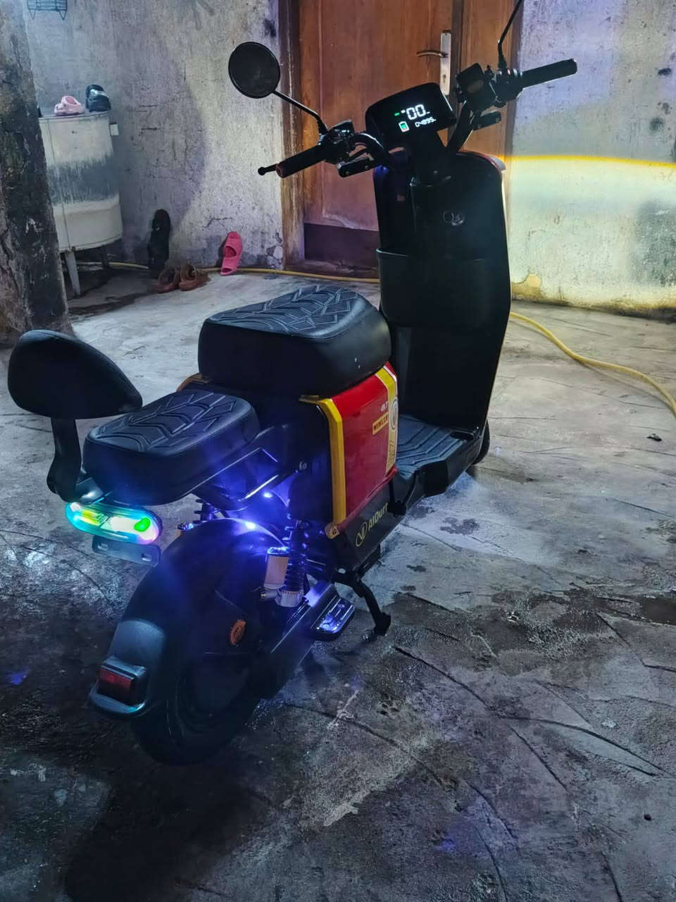 السلام عليكم دراجة شحن للبيع
ار 7
كلشي شغال بيهه بطاريات 32 امبير 
السعر 550 وبيهه مجال قليل 
التواصل واتساب فقط 
رقم الهاتف ***********
المكان البصره القبله قرب سوك المسطر
