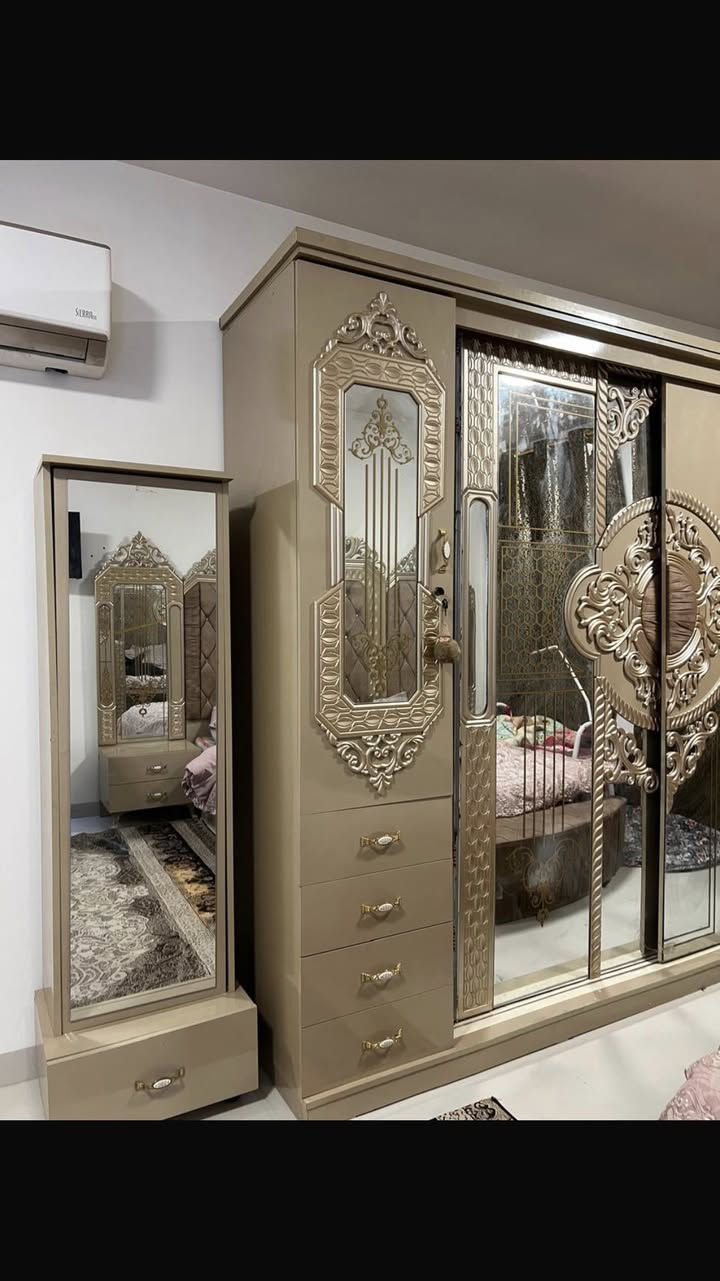 السلام عليكم غرفه للبيع موديل تركي نضافتها ٩٠/١٠٠ السعر مليون و ٥٠ للاتصال ***********
