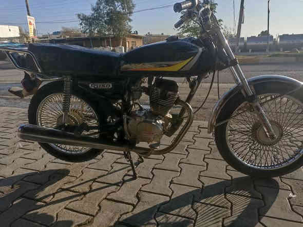 بەناوی خوای گەورە.
شوێن چوارقوڕنە 
ماتۆڕی ئێرانی مەکینە 125 نەکراوە بەشی سەرەوەی کراوەیە 2019 مەنەفێست 
ماڵی دۆستەو شتەکە دیارە 
مەکینە گێڕ کارەبایی بەشەرت .
*********** رانية
