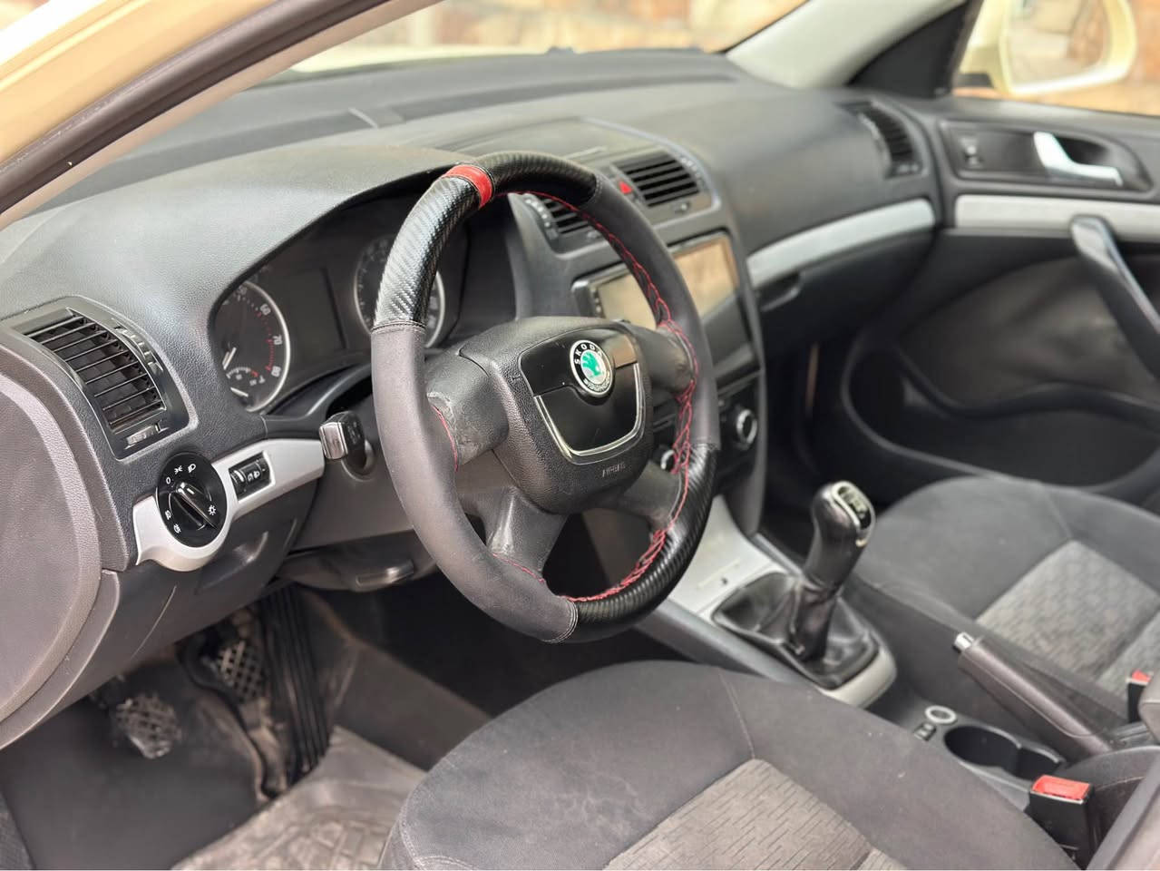 سکۆدا مۆدێل 2013 
مەکینە 16 ی بیلاد
گێڕ و مەکینەی بەشەرتی ١٠ فیتەر 
ڕەقەم و سەنەوی نوێیە هەتا 2028  تەحویل و غەرامە بەشەرت 
3 پارچەی پێشەوەی بۆیاخە بێ دەعم و بێ ناوگرتن 
 نرخی  96گەڵا  و مەعامەلە 
سەیارەیەکی تابڵێی جایز و مەزبوتە ماڵی کەسابەت 

شوین سلیمانی 
ژمارە موبایل *********** كالار, السليمانية
