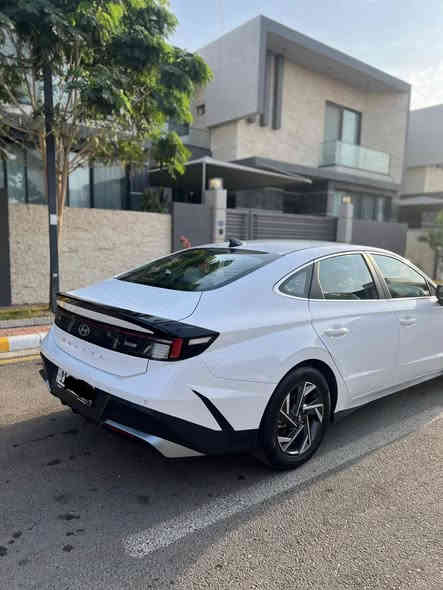 السلام عليكم 
هيونداي سوناتا 24 خليجي للبيع 
رقم بغداد انكليزي ب اسمي 
مكفوله من صبغ ولبارد ولتبديل 
فقط بيها رصعتين مال حصوات 
ماشيه 100الف قابله للزياده 
كامله مناقصها اي شي 
 مكينه كير حداديه كهربائيات كله سليم 
100% 
تخم تاير جديد جواها 
مواصفات عاديه 
محرك 2500 
كير 8 نمر 
حساس ضغط اطارات 
حساسات اماميه خلفيه 
بك لايت لد 
لد نهاري امامي 
فول تحكم ستيرن 
شاشه متصله تدعم ابل كار بلي واندرويد اوتو 
عدادات دجتل 
مري شفط 
بلوتوث 
مداخل تايبسي 
معروفه مواصفاتها 
مكاني بغداد الكرخ 
عارضها 215 وبيها مجال
للستفسار 
***********
