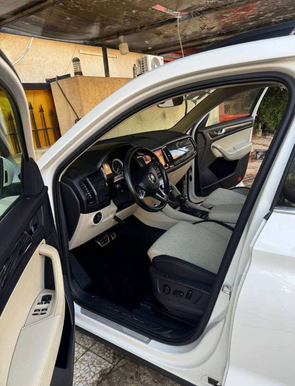 كودياك 2020 رقم بغداد ابيض 
محرك 2000 تيربو 
الكير سبع نمر 
دبل كلج
بنوراما
كشن كهربائي
شاشه كار بلي
رادار امامي خلفي 
كامرا خلفيه ثلاثية المنظور
قطعتين تبريد 
سبعه راكب
لايت زنون
حادث تخريب شخط ناعم بوب وبنيد وجاملغات
باب الصدر بارد خفيف
تصليح وادامة عند الوكالة فقط
ماشيه 138 الف كيلو
مكان بغداد
السعر 145 
*********** واتس بغداد, العراق
