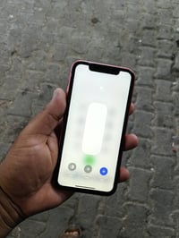 آيفون XR • ١٢٨ • بطارية ٩٣%