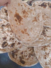خبز شعير • خبز أبيض • متوفر اليوم