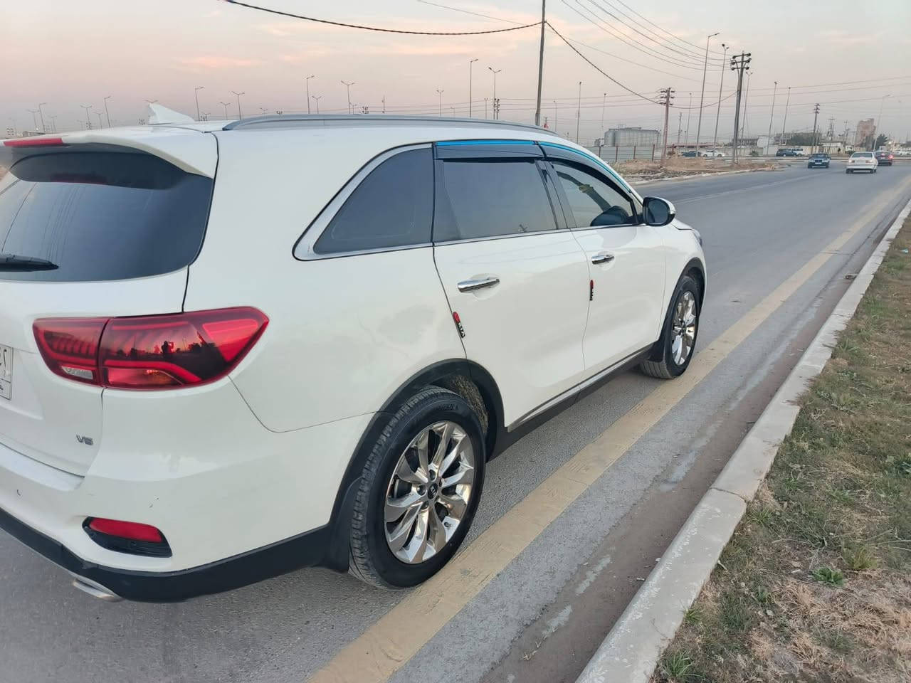 السلام عليكم سياره نوع سورنتو خليجي موديل 2020فول موصفات عده البنراما سياره سته اسلندر سبعه راكب 3قطع تبريد مري شفط جنطه كهربائي  كامره حساسات  شاشه كبيره كشنات جلد السياره كفاله عامه من ضربه وصبغ وتبديل السياره جديده ماشيه 55 كير مكينه حداديه تبريد كفاله عامه تخم تاير  اسبير مانزل العنون كربلاء السعر 253 رقم الهاتف ***********تحويل مباشر بسمي
