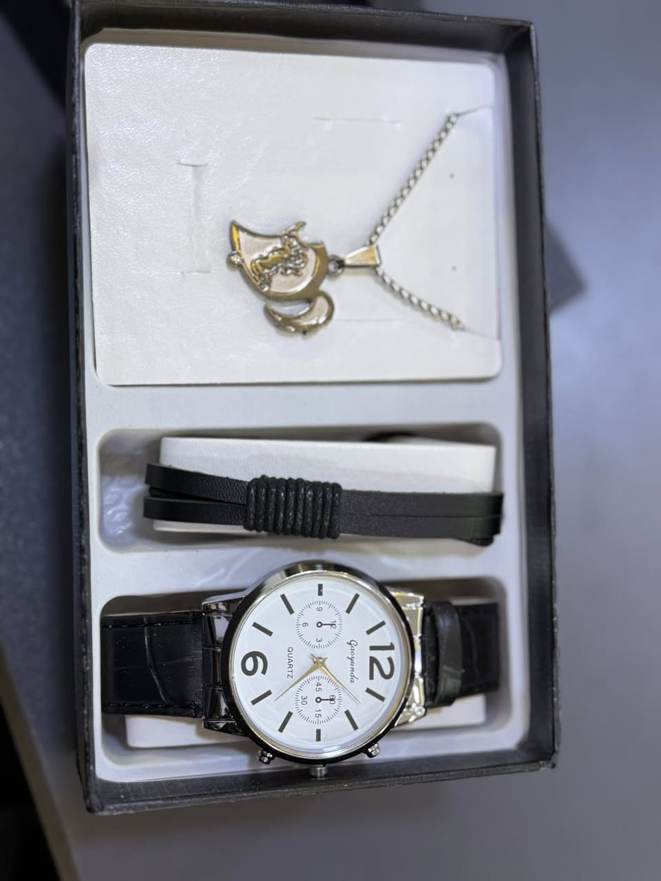 هسه نختلف عليهن 
هاذي هم ترهم هديه 😅
متوفر الأن 
يم مكتب جاسم للموبايل 
العنوان ناحية الزاب قرية شميط 
جاسم ***********
