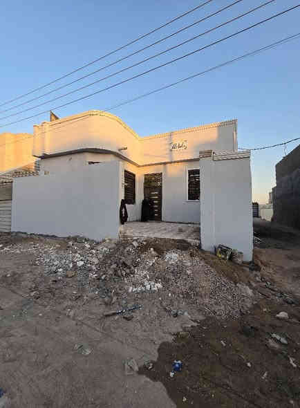 سلام عليكم توفر دار سكن البيع طابو زراعي عراقي المساحه 160متر كهرباء ماي مجاري شارع 9 متر سعر 80 وبي مجال الاستفسار ***********
