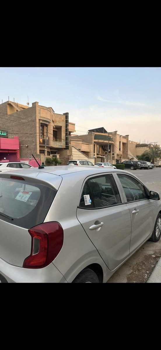 سلام عليكم
كيا بيكانتو موديل 2023 خليجي مكفوله ماشيه 7 الاف رقم أربيل 
مواصفاته شاشه وكاميرا وحساسات ومري شفط  وتحكم جهتين وجي بي اس 
مكاني بغداد السيديه
***********
