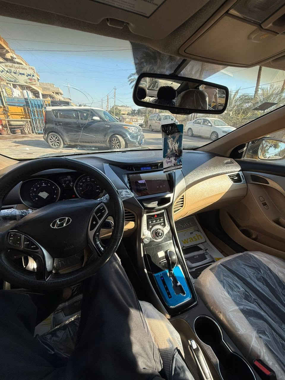 السلام عليكم
النترا موديل 2012 لون اصفر كما موضح بالصورة ضربة دعامية  مواصفات فتحة تحكم جهتين كاميرا خلفية شاشة اشاير بالمري  السيارة بأسمي
للاستفسار الاتصال على الرقم
***********
