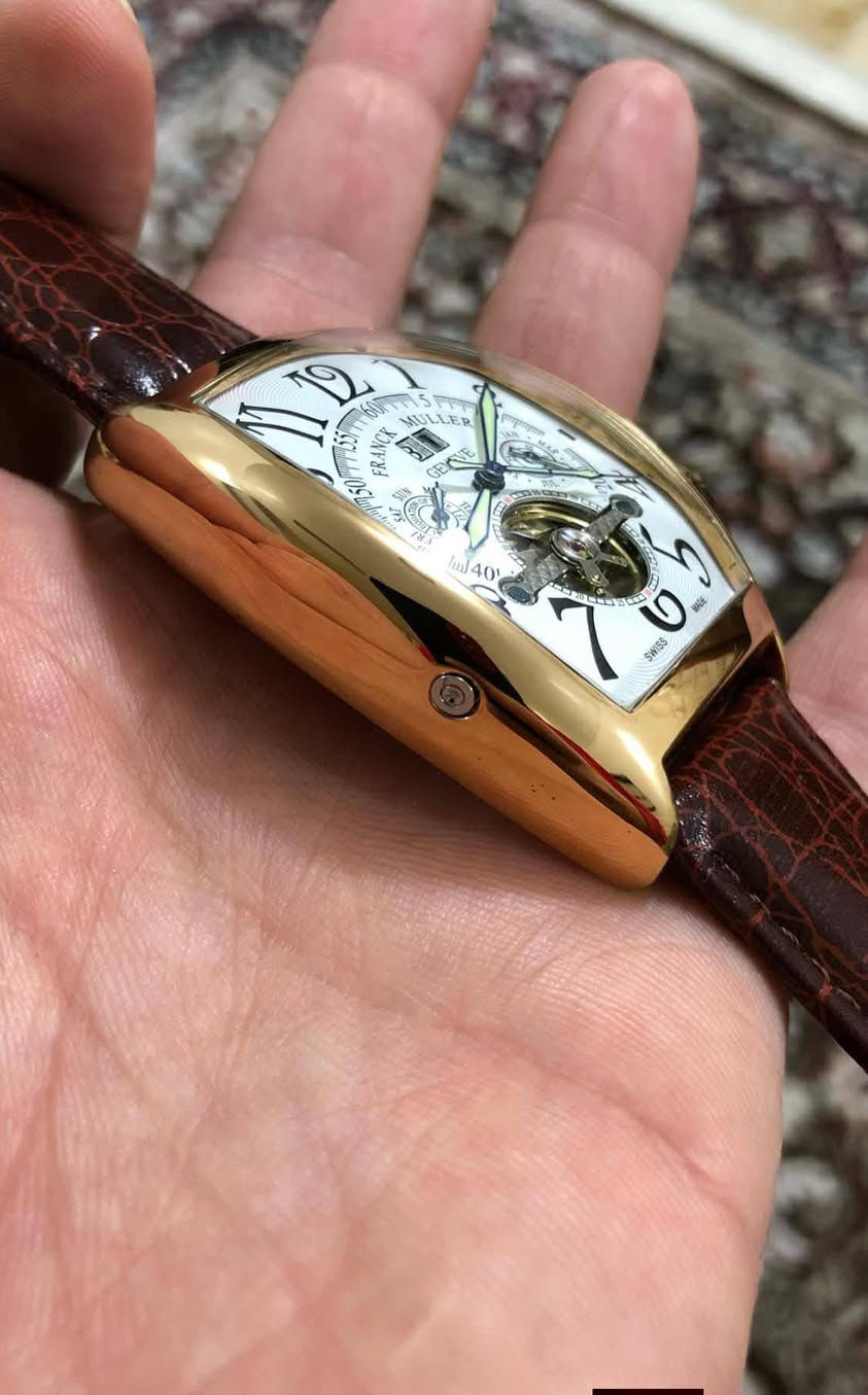 فرانك مولر اوتماتيك مال بالة موديل قديم وزنها ثقيل جدا
تشتغل على الحركة والاهتزاز وتشغل على التكويك
ضد الماء غير مستخدمة نظافة ١٠٠٪؜
قطر الساعة ٤٣....سناتر شغاله كلها
طلائها ذهبي ثابت
السعر  65 الف مع توصيل


**إذا كنت صاحب هذا الإعلان وتريد حذفه لأي سبب، رجاءا أرسل رسالة إلى الدعم الفني**