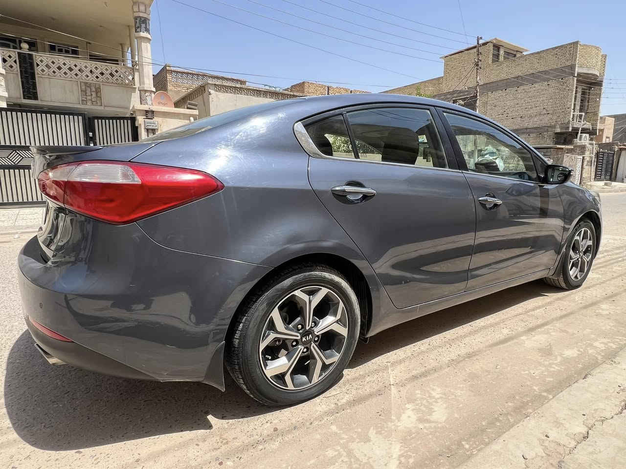 سلام عليكم
سيراتو 14 فول 
3 بصمه 
تشغيل * ابواب * جنطة 
تبريد قطعتين 
فول تحكم ستيرن 
مثبت سرعة 
شفتات 
شاشه اعطال 
حساسات امامي خلفي بلادي 
كامرة شاشه لمس بلادي 
كشنات جلد 
تبريد بيانو 
مريم شفط 
ترحيب من تقرب ع. سيارة 
3 وضعيات قيادة 

رقم اربيل سنوية تسقط بشهر ال4 
كير محرك مكفولات 
تخم تاير جديد
منضومه زنون الاصلي ابو 250$
تخم ويل 16 مال موديل ال20
باتري جديد
قبل شهر سويت ادامة كامل للسيارة 
اي نقص ماكو تروح بوجهك للهزة

سونار موجود المنشور 

سعر 115 وبي مجال


**إذا كنت صاحب هذا الإعلان وتريد حذفه لأي سبب، رجاءا أرسل رسالة إلى الدعم الفني**