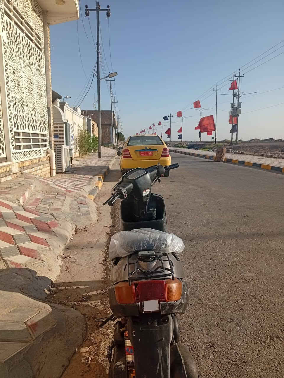 سلام عليكم شباب دراجه بطه لبيع دراجه نضيفه كدام عينيك ما مفتوحه سعر 200وبيه مجال حك جيه***********
