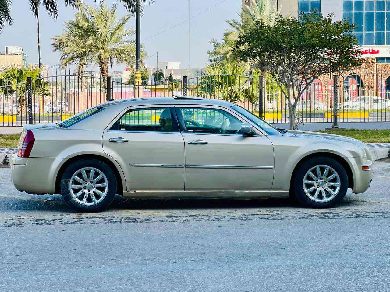 أوباما مديل 2010 سعر 104 قابل للتفاوض الأستفسار اتصل *********** وراد امريكي حادثها جاملغ امامي فقط فول مواصفات فتحه سقف تحكم ستيرن شاشة كبيرة كامره خلفيه كشنات كهربائي قطعتين تبريد حساسات مكينه 3600 مكينه وكير مكفولات حداديه جديده تخم تاير تبريد تدفئه شغال رقم أربيل نكليزي سنويه 29 مكان سياره كربلاء
