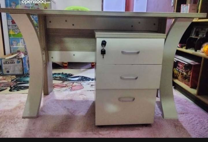 السلام عليكم
ميز مكتبي اخو الجديد قياس 60*120
السعر نهايته 100الف
مكاني المشتل شارع المطبك 
***********
***********
