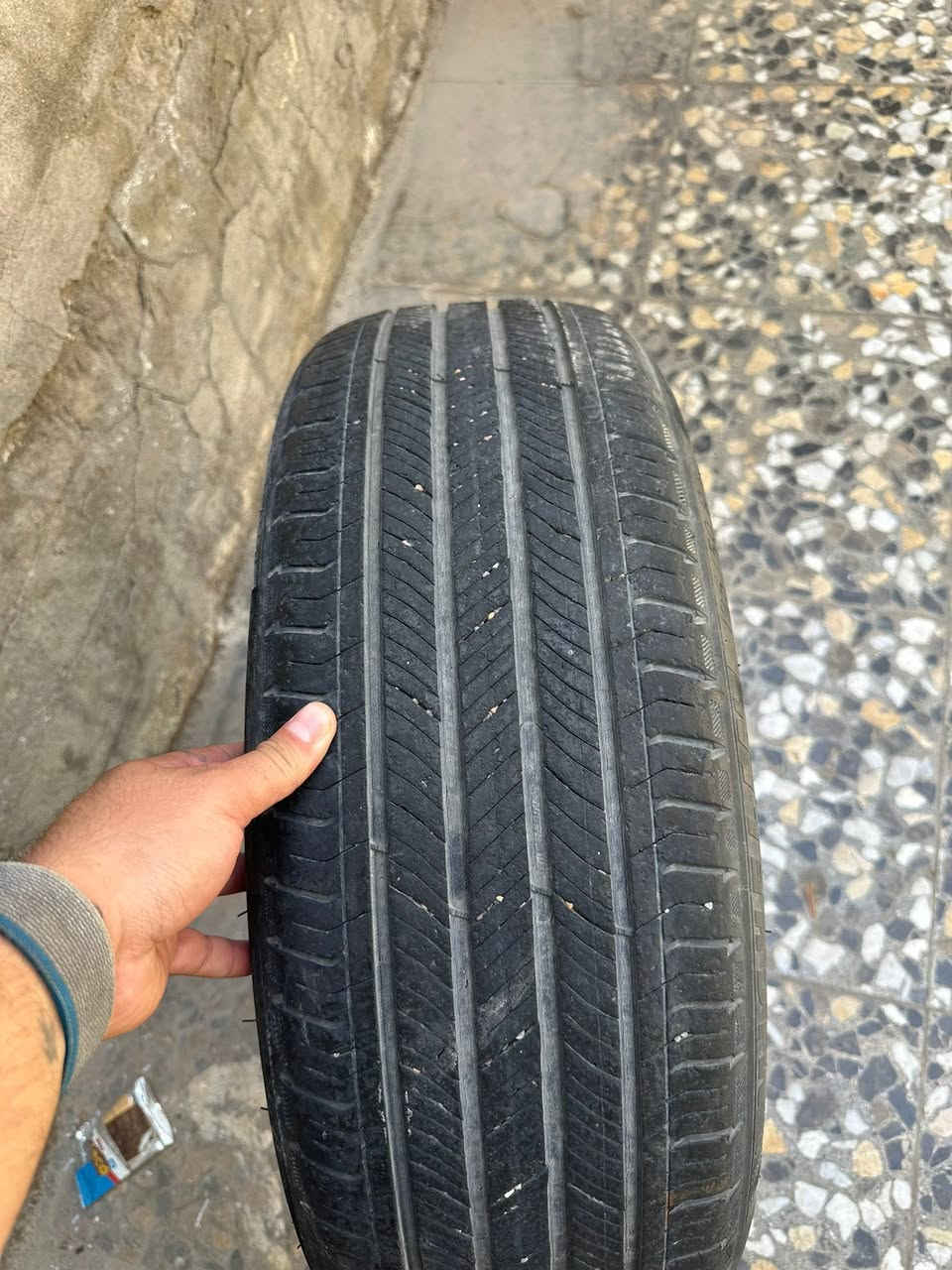 السلام عليكم مازده بريوس مال فول اصليه فتحتها من سيارتي اللد واكف باقي شغال وتاير مال بريوس قياس 19/50/195 مكاني بغداد  ***********
