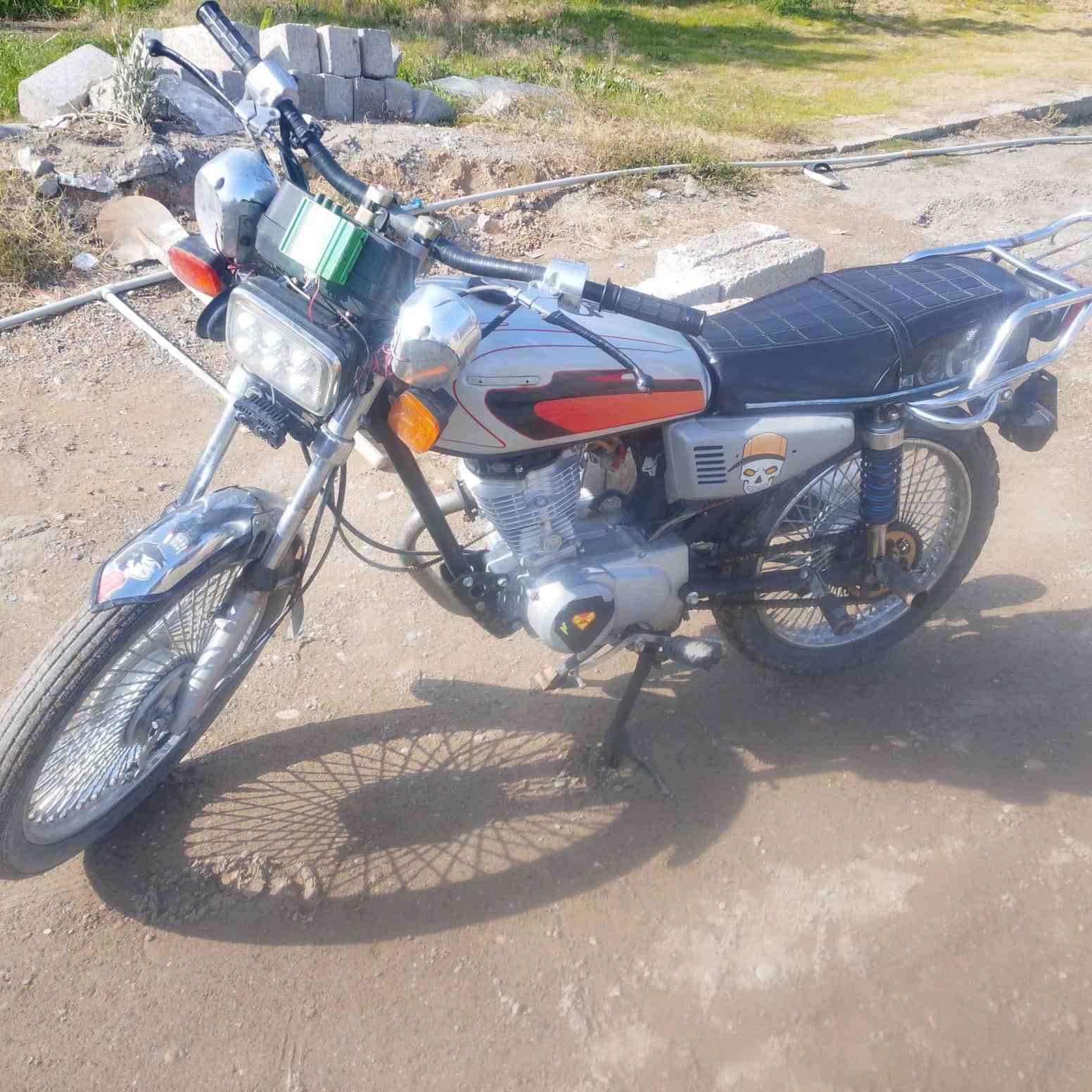 سلام عليكم نامه برو نضيفه ومحركه شرط النشاط دراجه خير من لله موديل 18سعر 350الرقم***********
