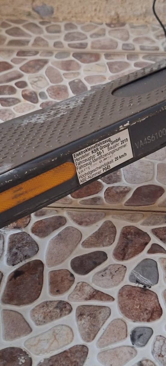 سكوتر كهربائي للبيع سكوتر شحن للبيع سعر ١٢٠ الف يوجد توصيل 
يتحمل وزن ٢٠٠ كيلو و سرعتين بي سرعة توفير طاقة الي هي ١٥ km/h و سرعة القصوى ٢٠ km/h الشحنه تمشيك ١٠ كيلو و اكثر


**إذا كنت صاحب هذا الإعلان وتريد حذفه لأي سبب، رجاءا أرسل رسالة إلى الدعم الفني**