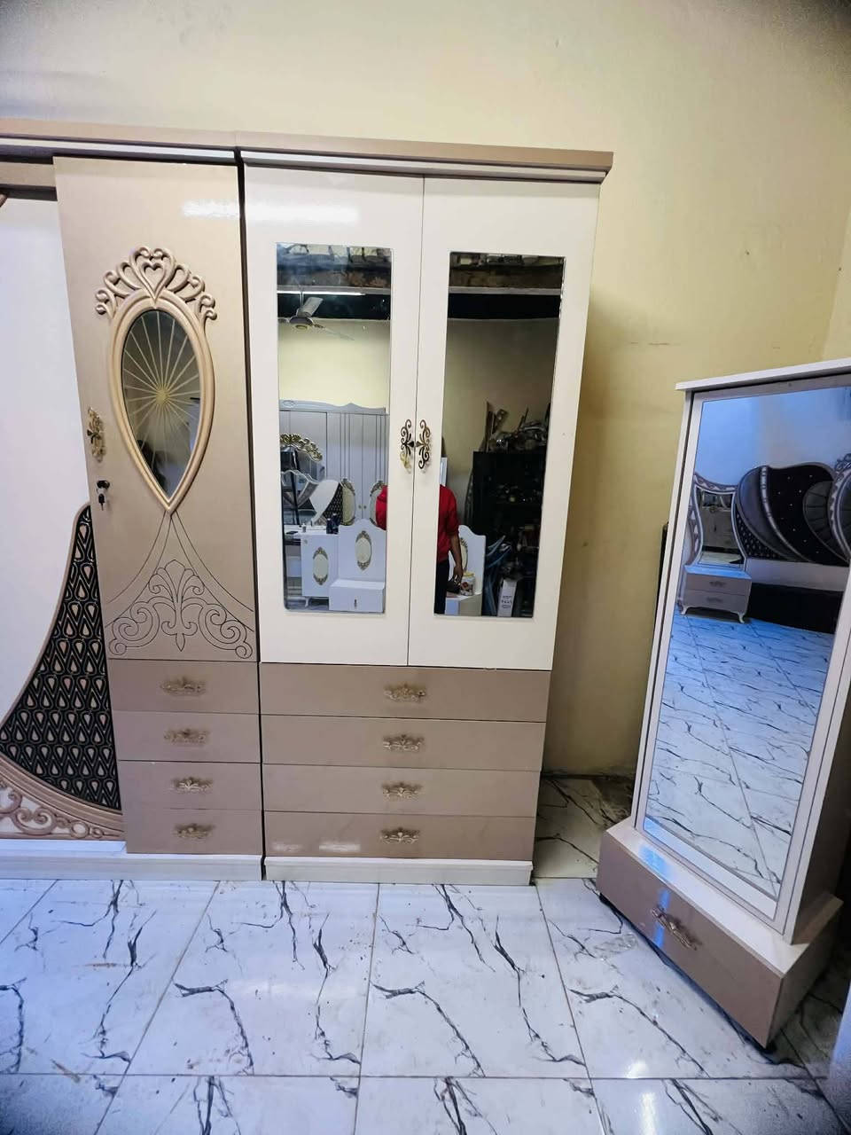 ✨غرفة تركيأمستخدم موديل حديث🤎⚡
9 قطع✨🚪 نظام أبواب وسلايت ⚡
🛏كنتور طفل اضافي☑️✨ نظافة 85💯
💵 السعر  / 900 / 800قفل قفل🔒
🚚 شد ونقل مجاني داخل بغداد〽️
📦 توصيل للمحافظات بأسعار رمزية💥
🏋️‍♂️تصعيد الغرفه حسب الاتفاق ☑️


**إذا كنت صاحب هذا الإعلان وتريد حذفه لأي سبب، رجاءا أرسل رسالة إلى الدعم الفني**