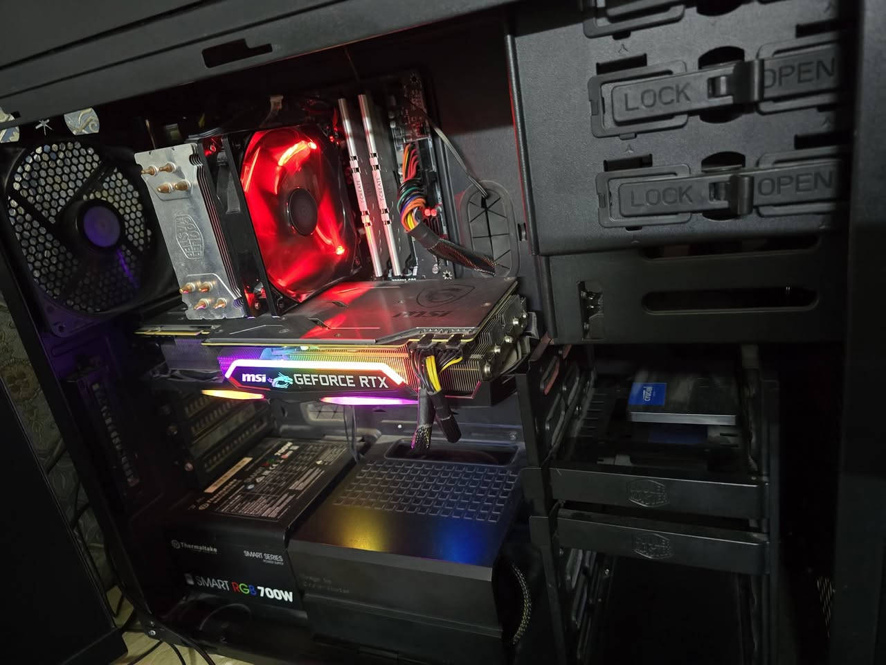 سلام عليكم
PC للبيع كامله مع الشاشه
 
المواصفات
Powe supply: 700W thermaltake

M.B msi z390 DDR4

Ram: 16Gb(2×8) 3200 mhz

Cpu:  core i7 9700k مامكسور السرعه ابد

Gpu: msi rtx 2080 super 3 fan مامكسور السرعه

Storage:256 ssd + 512 ssd

Case: cooler master

حراره الكارت والبروسسر طبيعيه باعلى ضغط 
والكارت ممفتوح وممبدل بي ثرمل

مواصفات الشاشه

Msi 24inch 144 1ms 1080p

السعر 1100000 مليون وميه وبيه مجال

للاستفسار
 ***********
